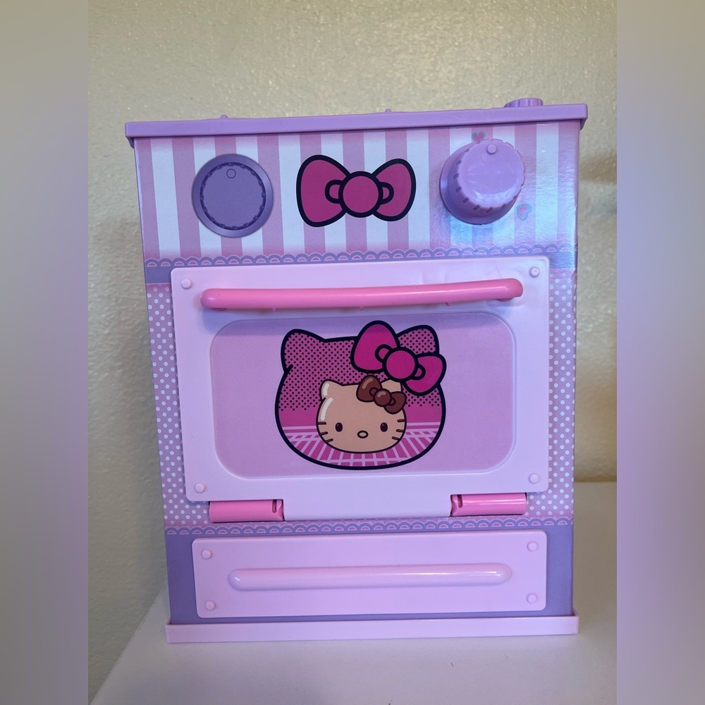 Cookeez Makery Hello Kitty Oven Playset